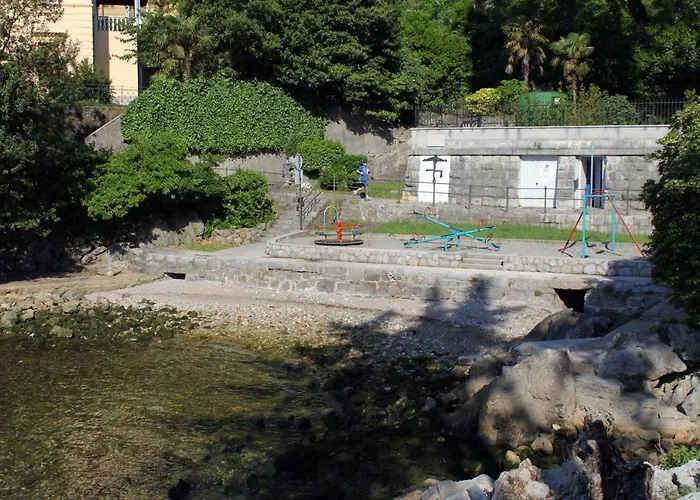 Apartment By The Sea - 7848 *